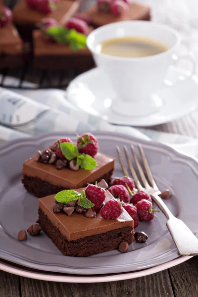 Chokladmousse brownies med hallon — Stockfoto