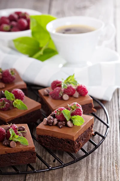 Chokladmousse brownies med hallon — Stockfoto