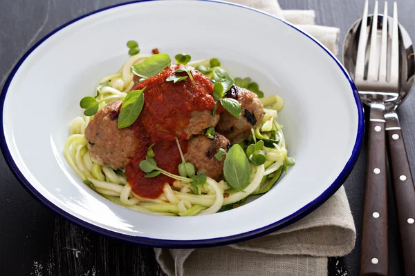 Turkey meatballs with zucchini noodles — Stock Photo, Image