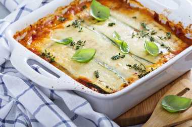 Sağlıklı kabak lazanya bolognese