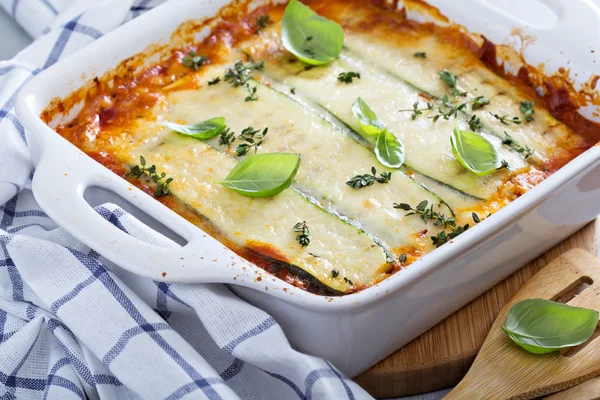 Friska zucchini lasagne bolognese — Stockfoto