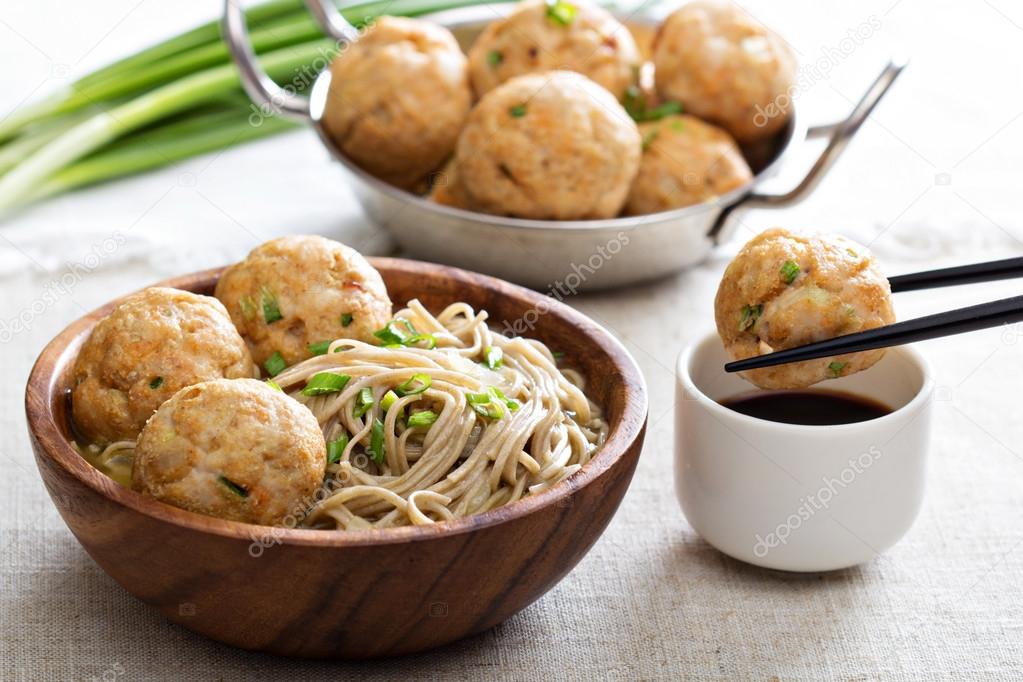 Soba noodles with chicken meatballs