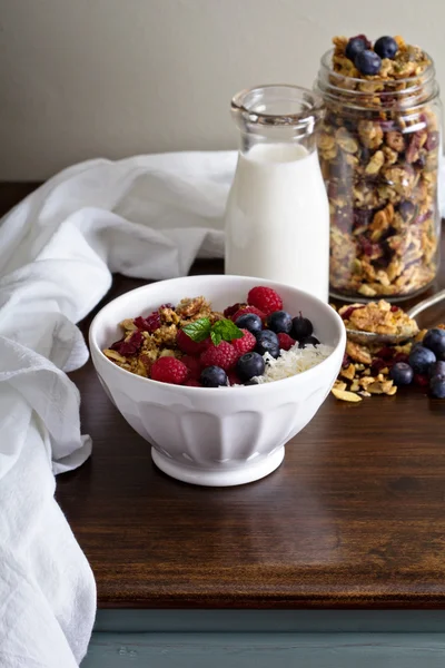 Homemade granola with berries — Stock Photo, Image