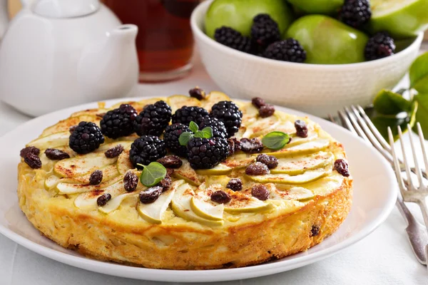 Traditionele schotel Kugel gebakken pasta taart — Stockfoto