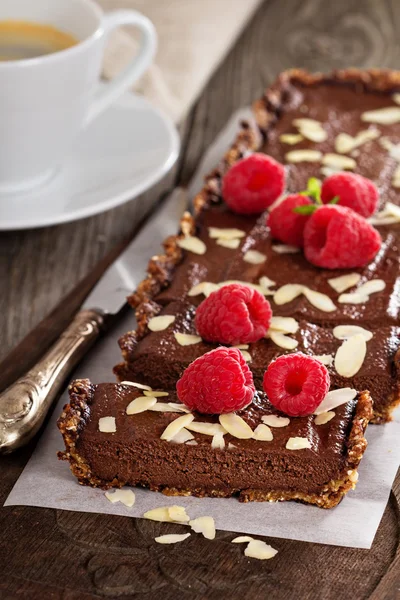 Vegan çikolatalı bademli tart — Stok fotoğraf