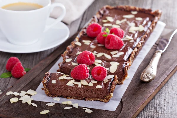 Torta de chocolate Vegan com amêndoas — Fotografia de Stock