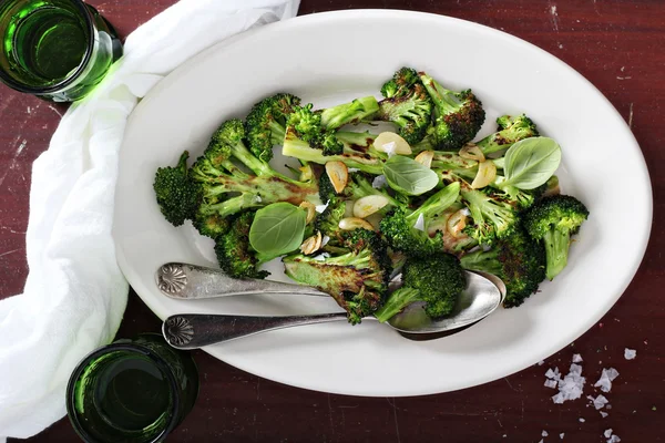 Pan gebraden broccoli met knoflook — Stockfoto