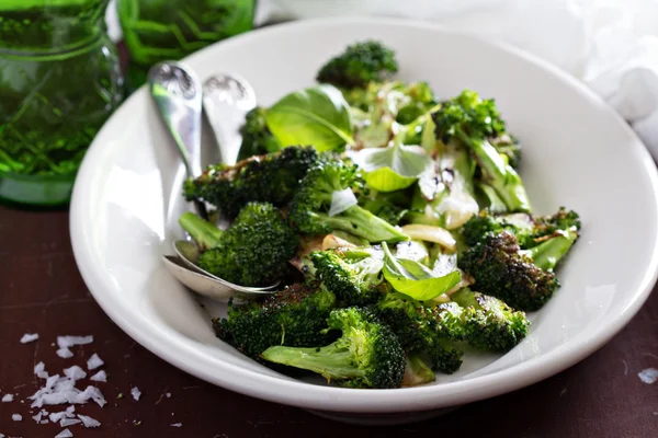 Pan roasted broccoli with garlic — Stock Photo, Image