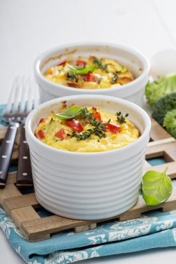 fırında sebzeli omlet