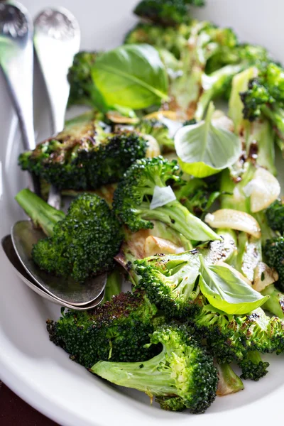 Pan roasted broccoli with garlic — Stock Photo, Image