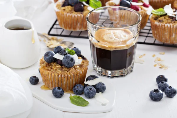 Овсяный кекс с кофе на завтрак — стоковое фото
