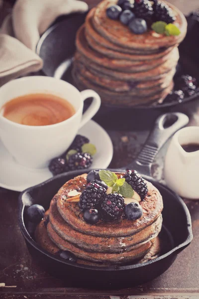 Crêpes aux myrtilles avec farine de sarrasin — Photo