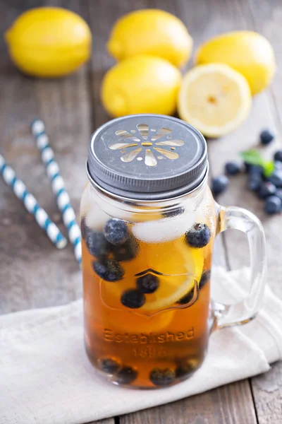 Té helado con limón y arándanos —  Fotos de Stock