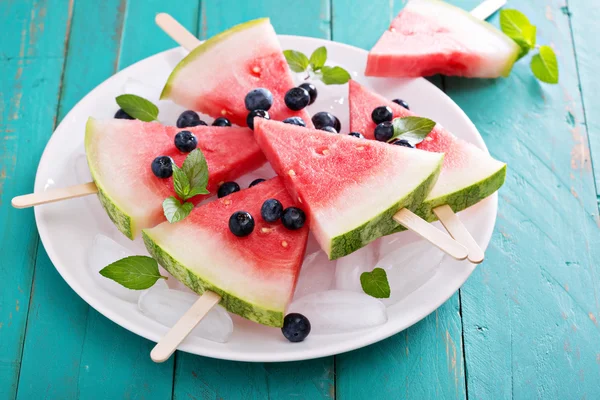 Paletas de sandía fresca con arándanos —  Fotos de Stock