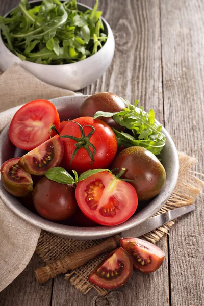 Ripe fresh tomatoes in a bowl — Stock Photo, Image