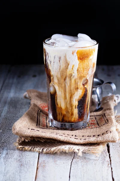 Eiskaffee in einem hohen Glas — Stockfoto