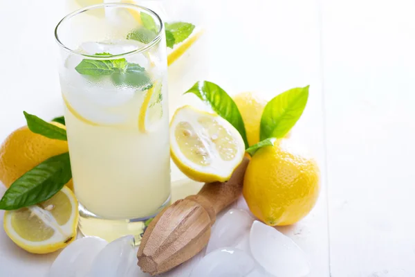 Homemade lemonade in tall glasses — ストック写真