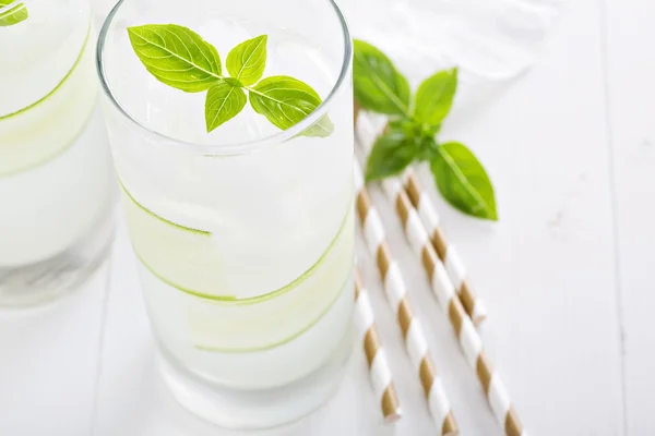 Cucumber cooler in tall glasses — ストック写真