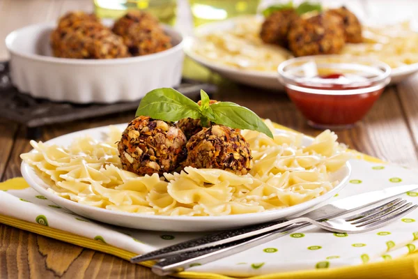 Vegane Fleischbällchen mit Bohnen — Stockfoto