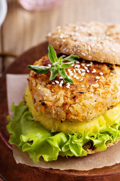 Rice and vegetables vegan burger — Stock Photo, Image