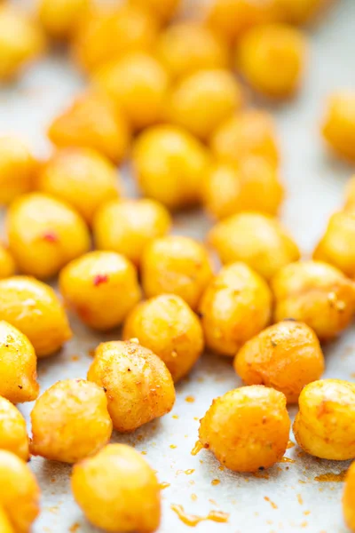 Roasted spicy and crunchy chickpeas — Stock Photo, Image