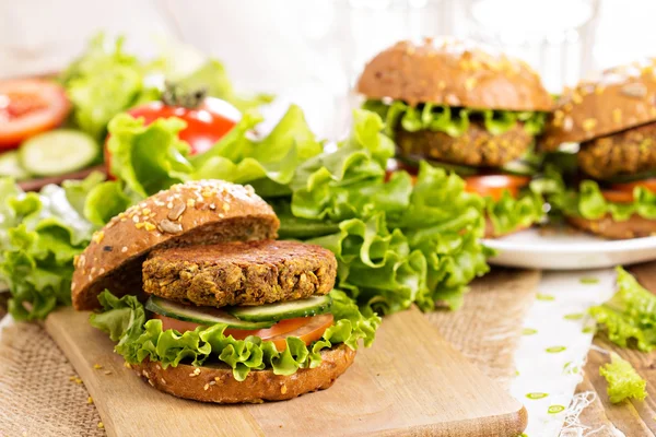 Vegan hamburgers met linzen en pistashios — Stockfoto