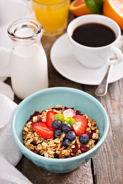 Frühstücksschale mit hausgemachtem Müsli — Stockfoto