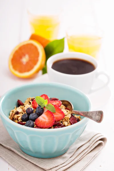 Tazón de desayuno con granola casera — Foto de Stock