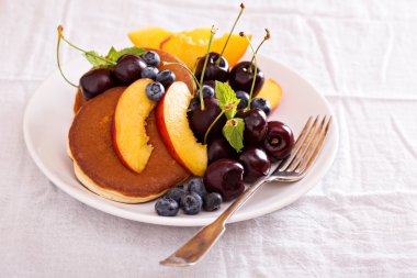 Çekirdekli meyveler ile Pancakes