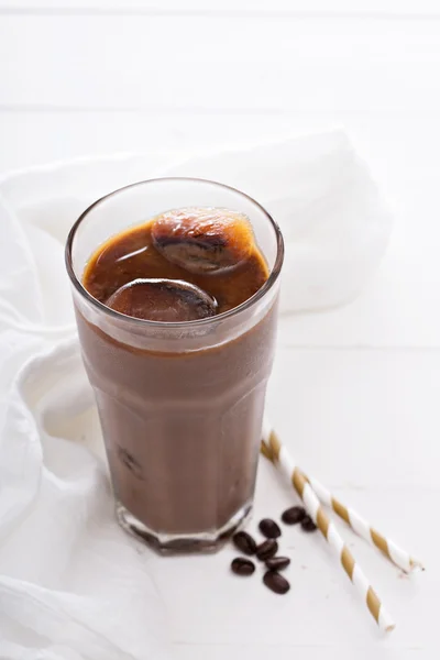 Iskaffe med choklad mandel mjölk — Stockfoto