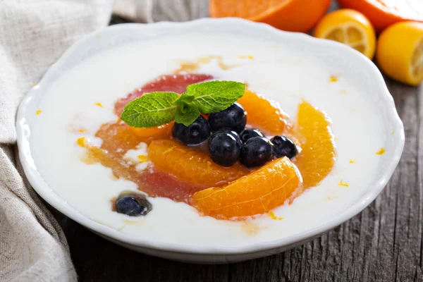 Joghurt, gyümölcs kompót — Stock Fotó
