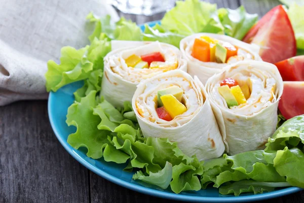 Pranzo sano tortilla snack avvolge — Foto Stock