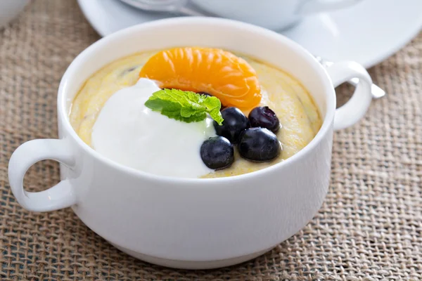 Sweet polenta with blueberries — Stock Photo, Image