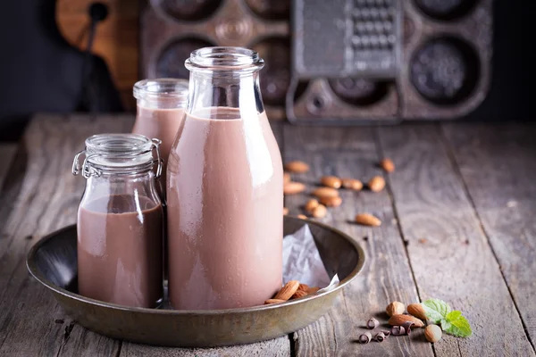 Buatan sendiri susu cokelat almond — Stok Foto