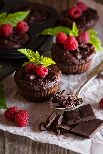 Muffin al cioccolato e yogurt al lampone — Foto Stock