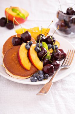 Çekirdekli meyveler ile Pancakes