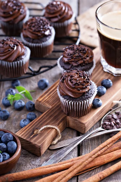 Káva a Čokoláda cupcakes — Stock fotografie