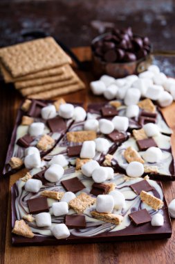 Çikolata marshmallow ile