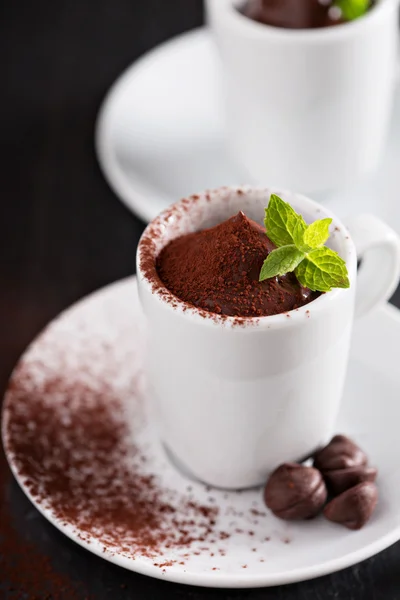 Pudim de chocolate em pequenas xícaras — Fotografia de Stock