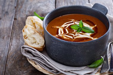 Ekmek çorbası baharatlı domates krem