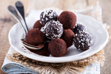 Sağlıklı çikolata truffles