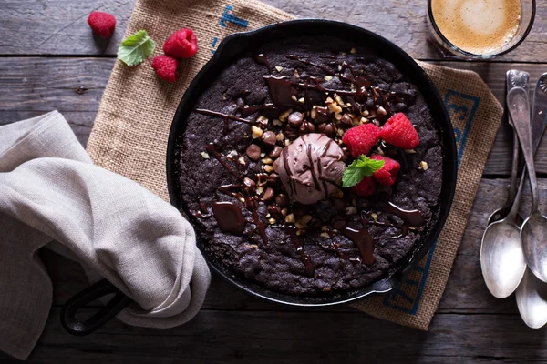 Chocolate skillet cookie — Stock Photo, Image