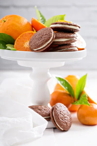 Galletas de naranja chocolate con relleno de crema —  Fotos de Stock