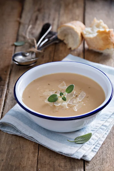 Garlick torrado e sopa de feijão — Fotografia de Stock