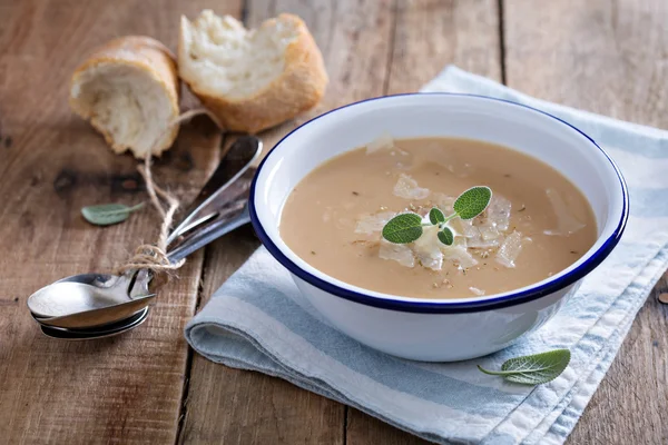 Garlick torrado e sopa de feijão — Fotografia de Stock