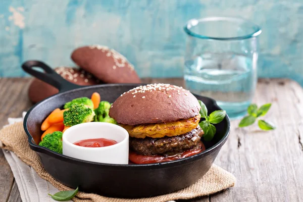 Beef burgers with pineapples and chocolate buns — Stock Photo, Image