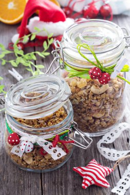 Hediye olarak ev yapımı granola