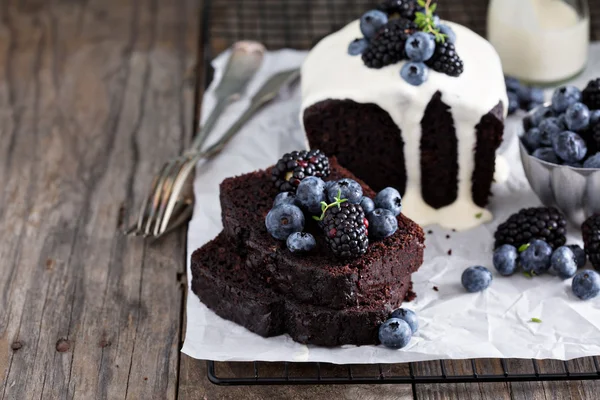 Bolo de pão de chocolate fatiado — Fotografia de Stock