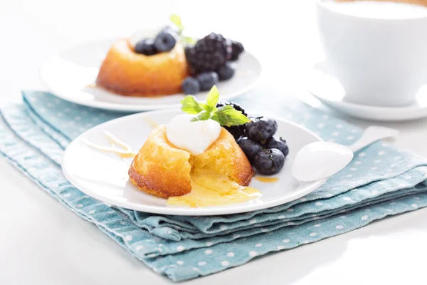 Torta di lava al cioccolato bianco — Foto Stock