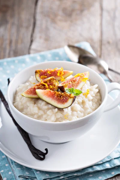 Pudín de arroz con leche y vainilla — Foto de Stock